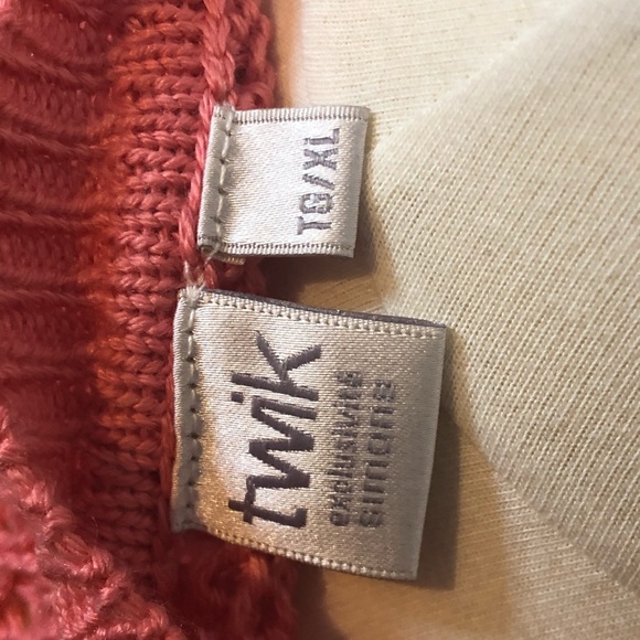 Twik pink sweater perfect for winter size xl - Picture 3 of 4